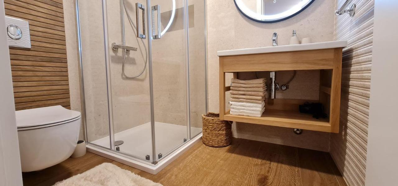 Apartments Lolita Бол Екстер'єр фото