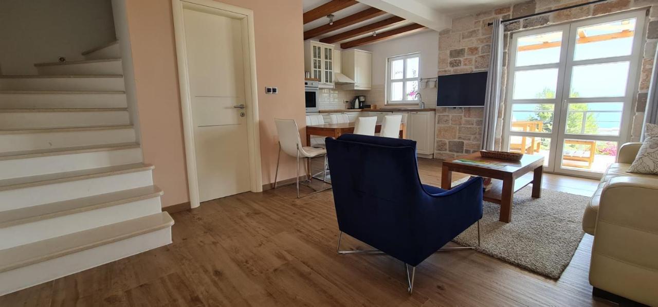 Apartments Lolita Бол Екстер'єр фото