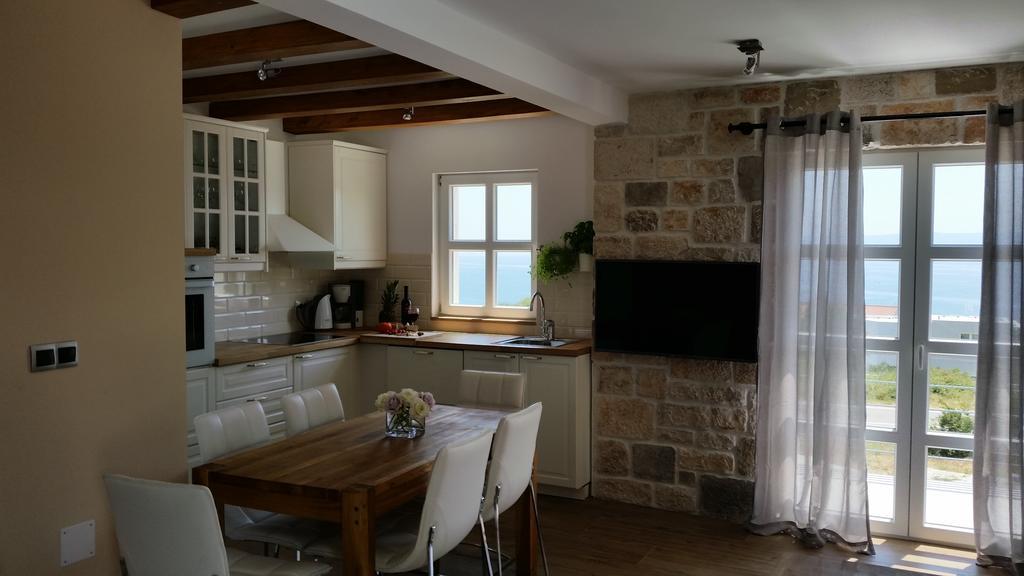 Apartments Lolita Бол Екстер'єр фото