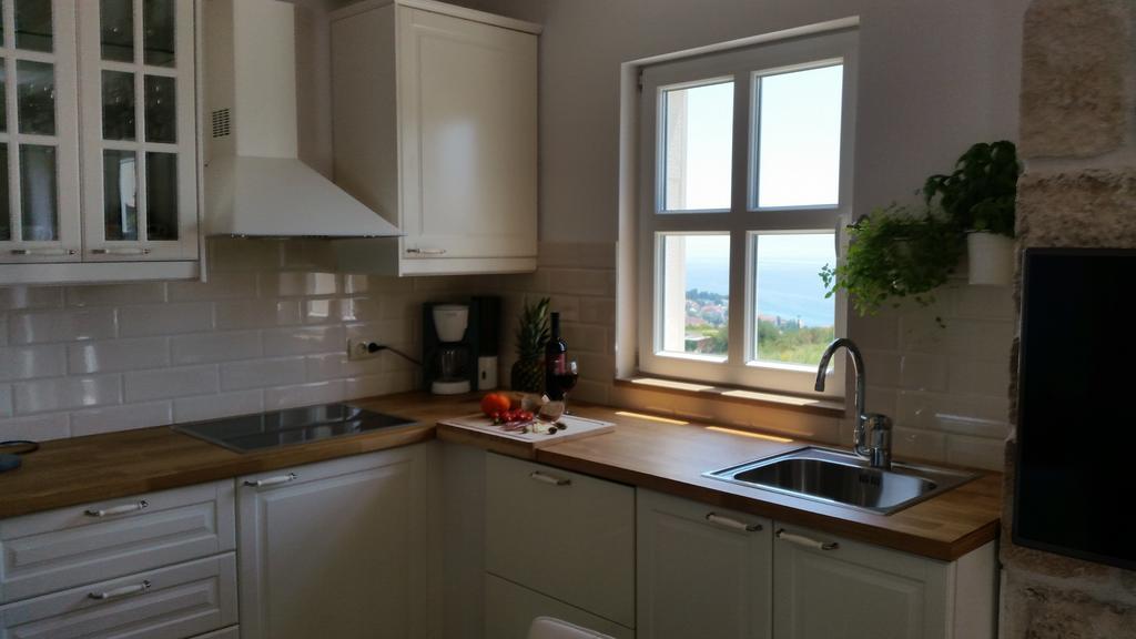 Apartments Lolita Бол Екстер'єр фото