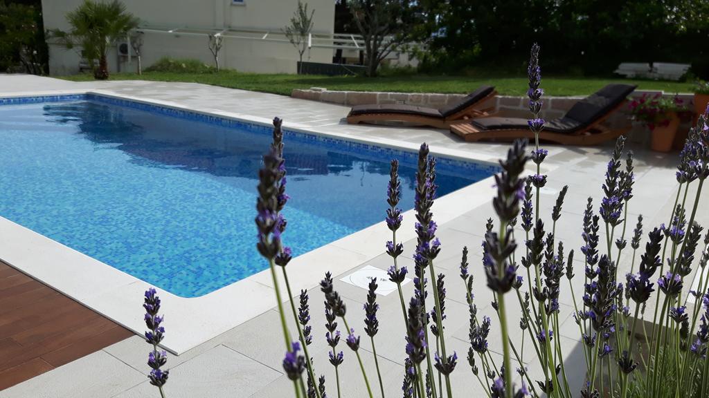 Apartments Lolita Бол Екстер'єр фото