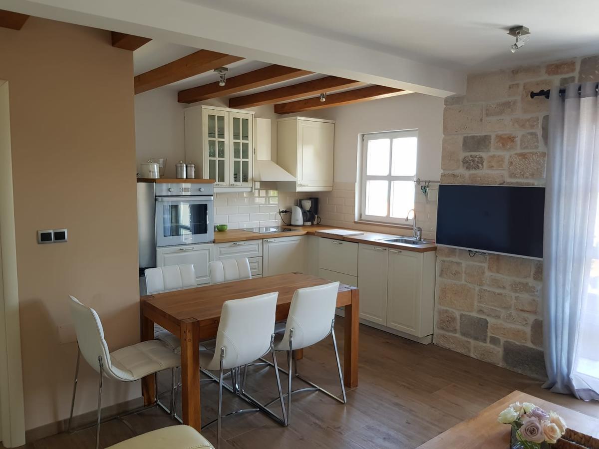 Apartments Lolita Бол Екстер'єр фото