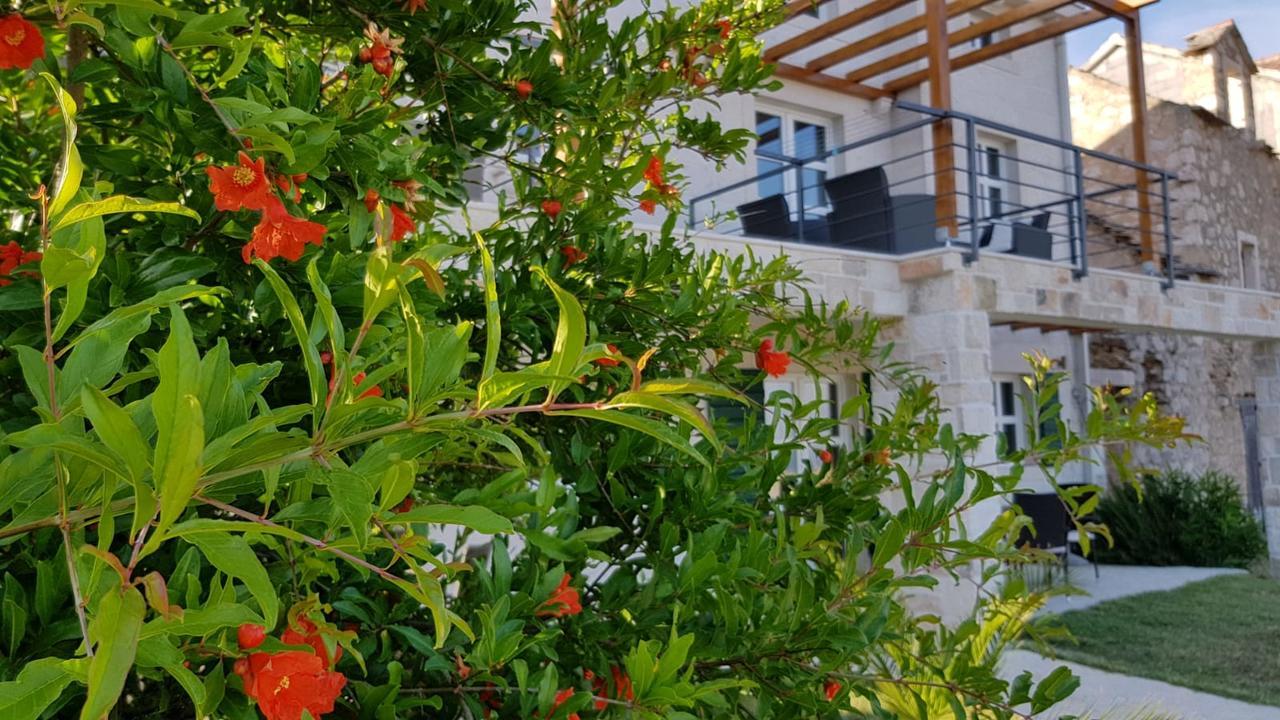 Apartments Lolita Бол Екстер'єр фото