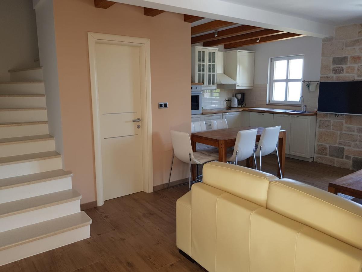 Apartments Lolita Бол Екстер'єр фото