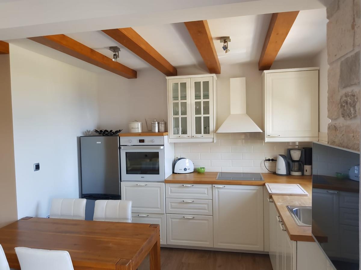 Apartments Lolita Бол Екстер'єр фото
