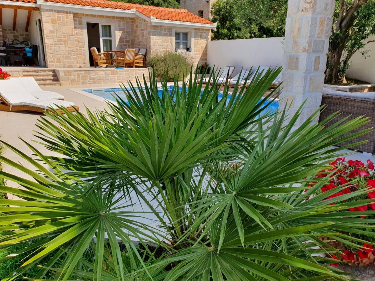 Apartments Lolita Бол Екстер'єр фото