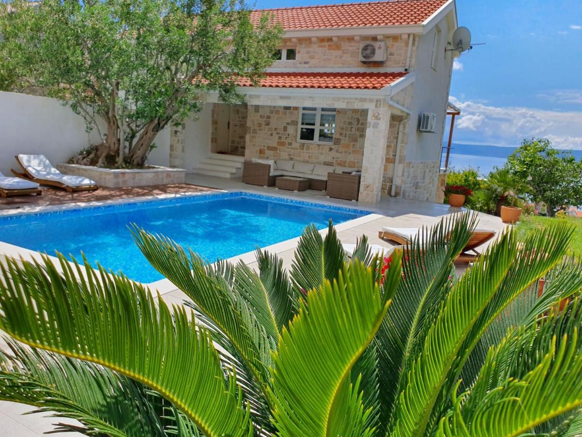Apartments Lolita Бол Екстер'єр фото